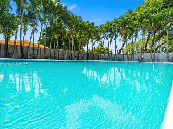 200 E 60th St, Hialeah, FL 33013