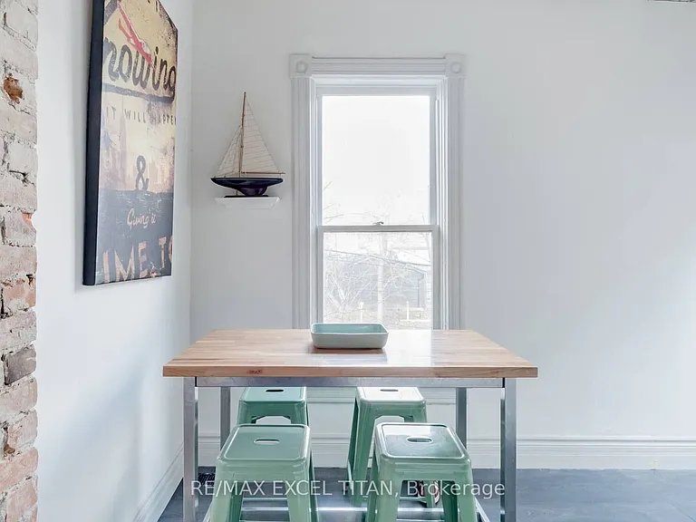 80 Willcocks St — Photo 11