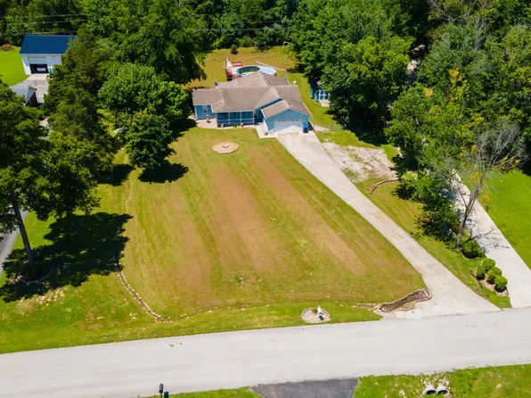 157 Woods Point Dr, Berea, KY 40403