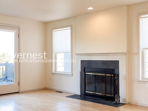 3rd image of 1930 4th Ave W