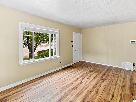 5th image of 921 McLaughlin Cir