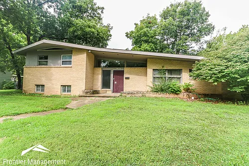 1425 Harry Rd Photo 1