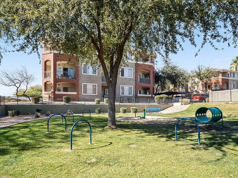 San Riva At The Foothills — Photo 18