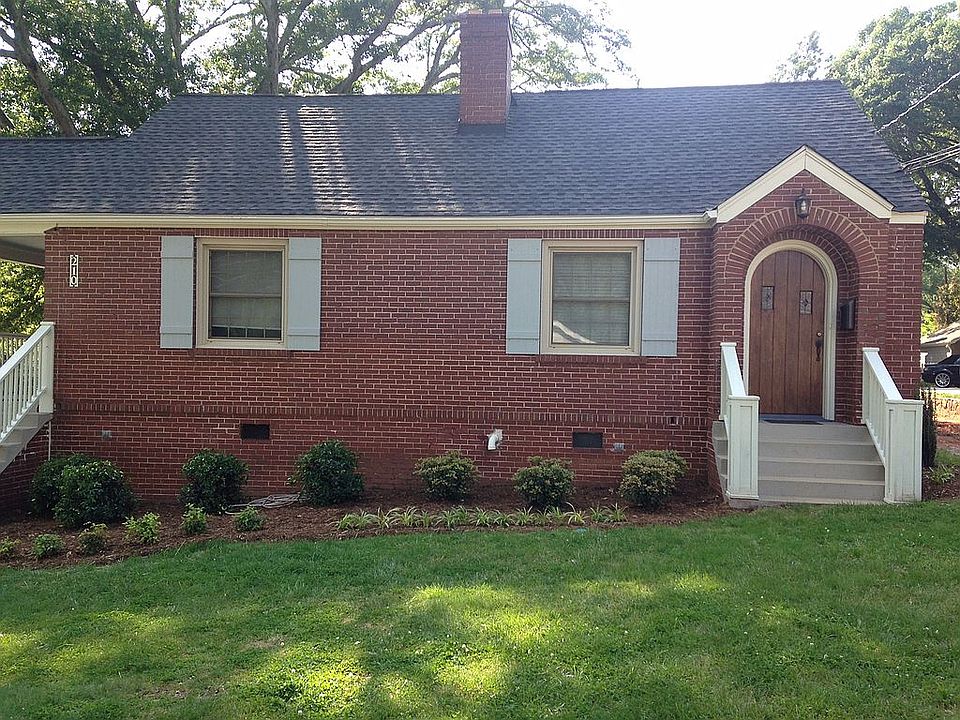 Adorable curb appeal