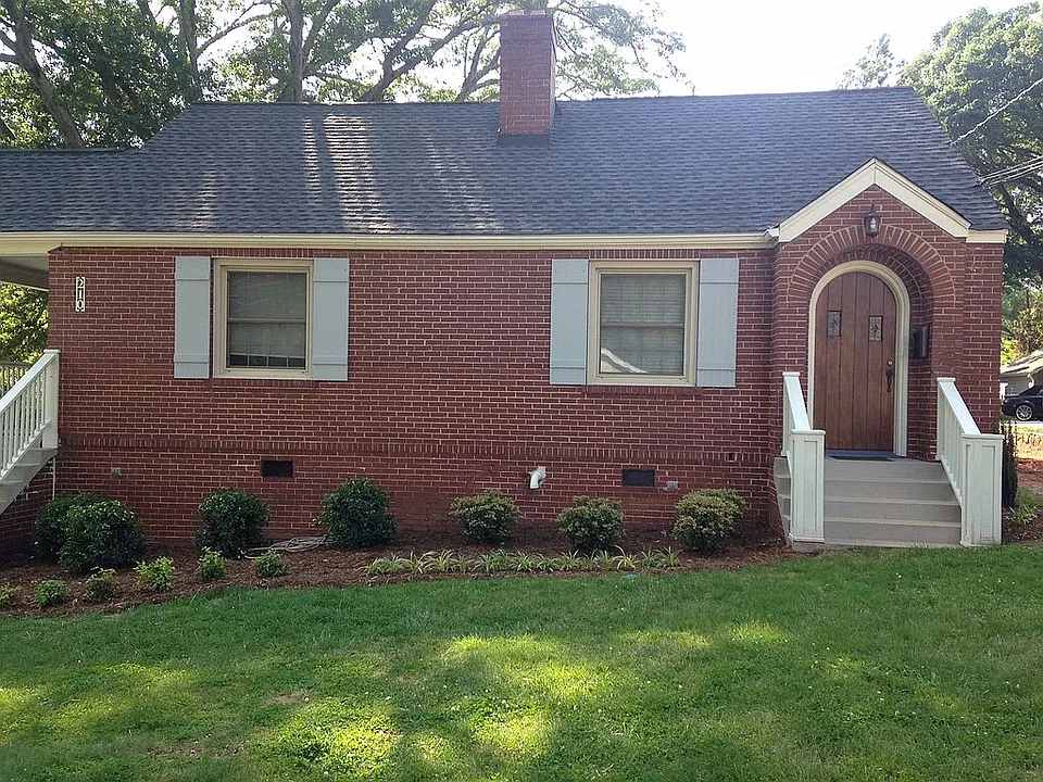 Adorable curb appeal