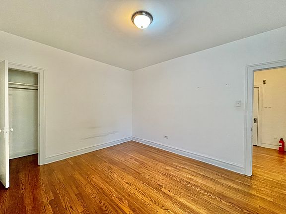 5th image of 3653 W Belle Plaine Ave APT 3