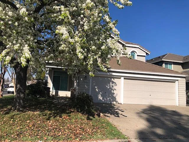 4 bed, 1993 sqft, $2,895 — Photo 1