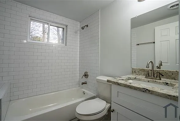 760 Davis Cir SW #6 — Photo 13