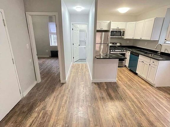 2nd image of 258 Halsey St #B2