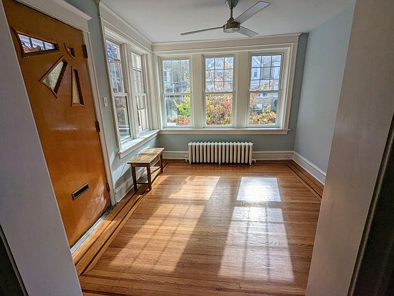 2nd image of 4833 Larchwood Ave