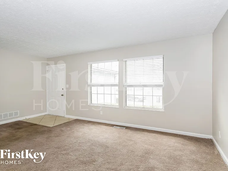 560 Corral Gate Ct — Photo 3