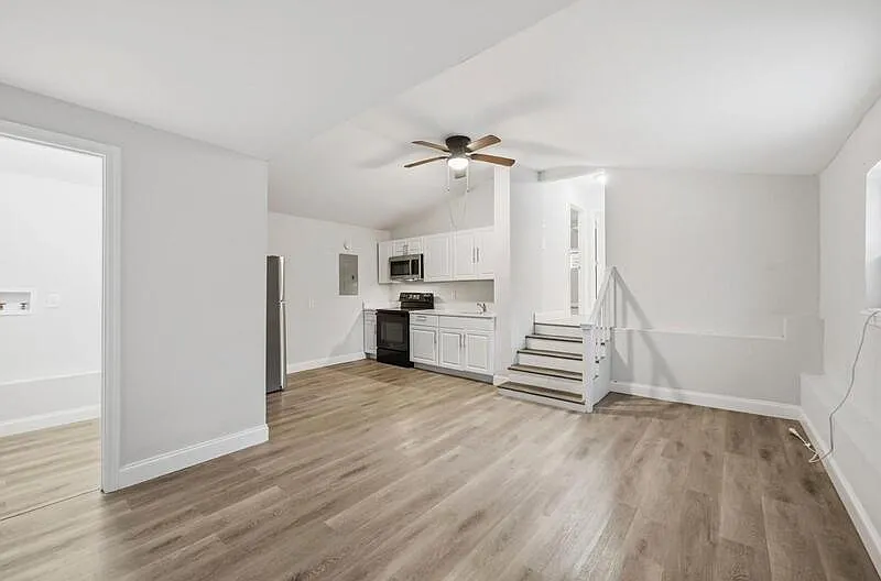 2 bed, 2.0 bath, 775 sqft, $1,100 — Photo 2