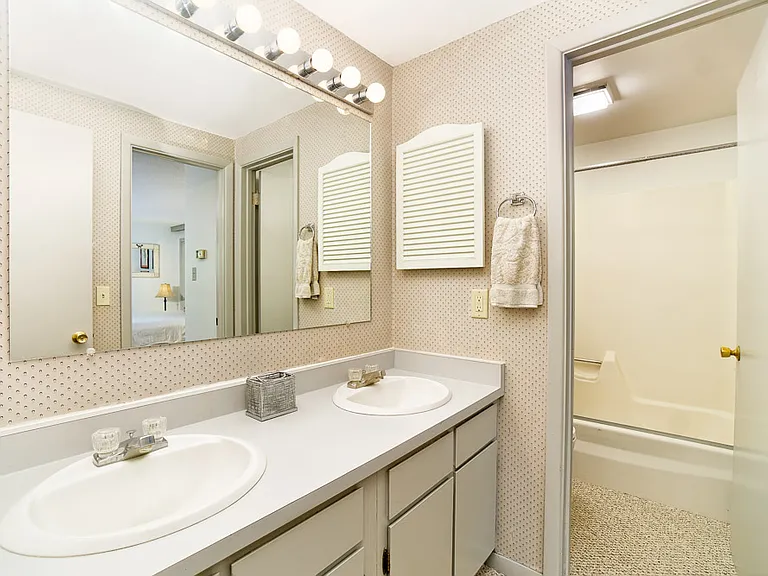 935 E Hopkins Ave #6 — Photo 4