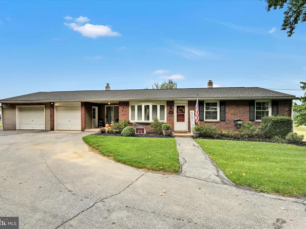 437 White Oak Ln, Leesport, PA 19533