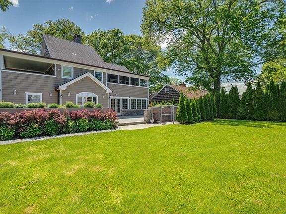 4th image of 4 Clover Place