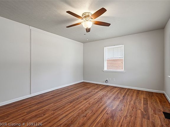 4th image of 706 N 46th St
