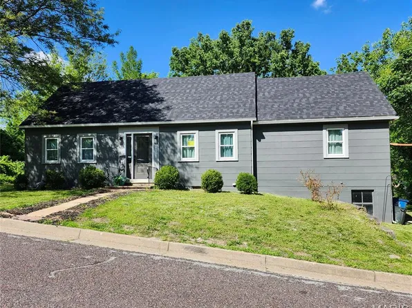 303 Locust St, New Haven, MO 63068