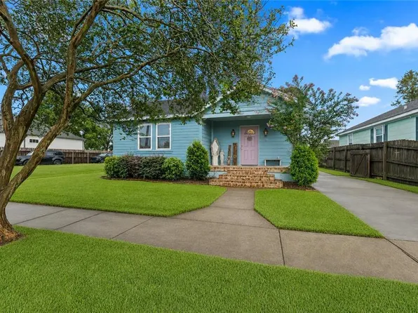 919 Mehle St, Arabi, LA 70032