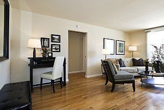 :: 1734 Bay St., #102