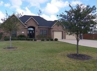 1457 S Bluebonnet Ln, Angleton, TX 77515