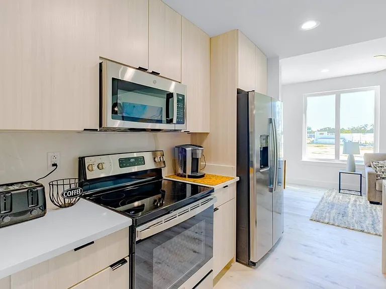 1302 Magnolia St #B102 — Photo 10