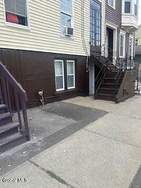 4th image of 538 Hamilton Street