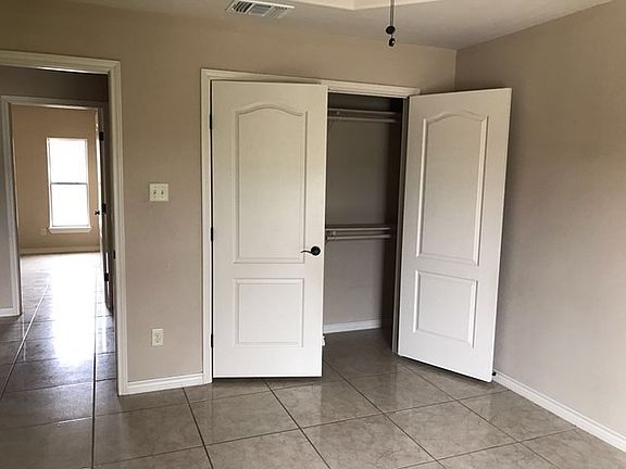 5th image of 1745 Rebecca Ln
