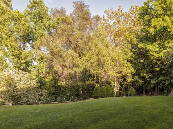 4220 Hampstead Rd, La Canada Flintridge, CA 91011
