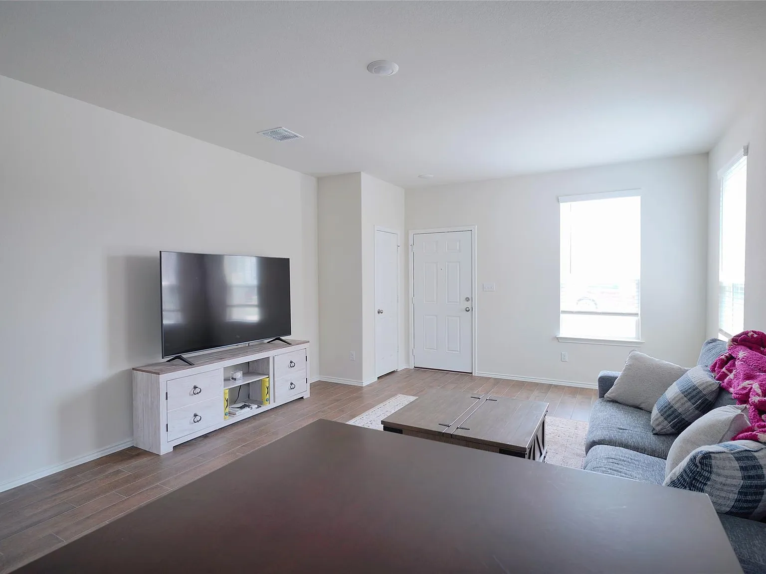3 bed, 2.0 bath, 1503 sqft, $2,175 — Photo 3
