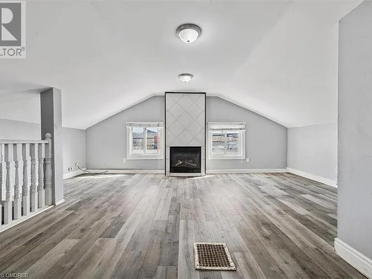 73 Vine St S #2 — Photo 5