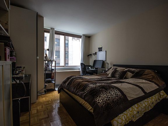 3rd image of 235 E 40th St APT 5E