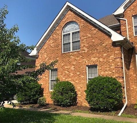 4th image of 1320 Club House Dr