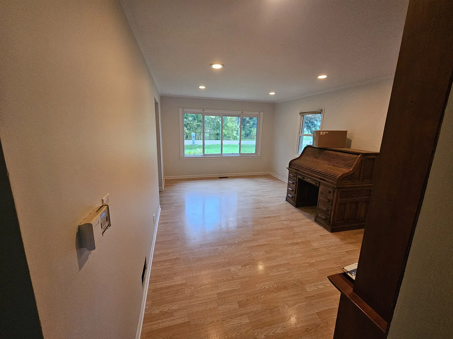 Ranch house on large lot — Photo 4