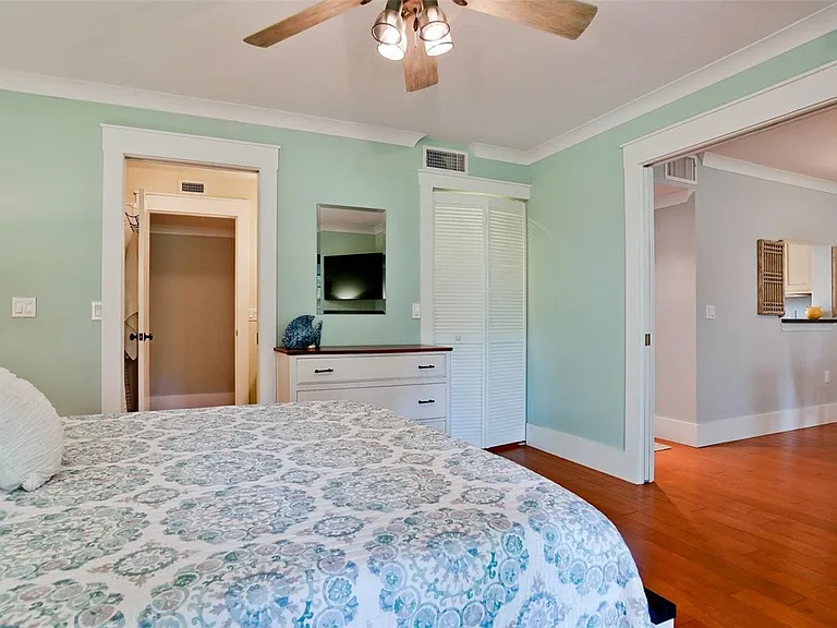 401 Palm Tree Dr — Photo 34