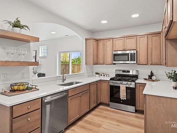 5th image of 1656 Harris Way