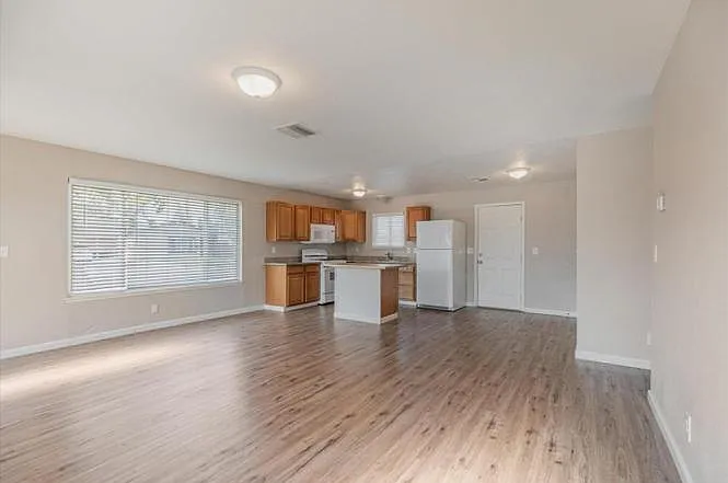 341 Greenoch Way — Photo 3