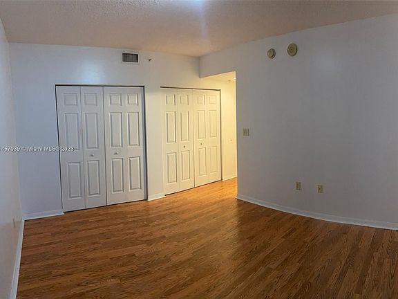 5th image of 275 NE 18th St APT 803
