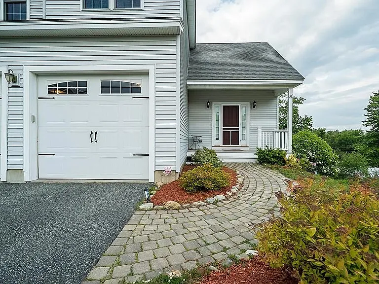 32 Empire Dr — Photo 25