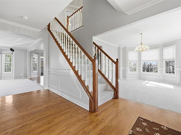 5th image of 1044 Woodridge Dr