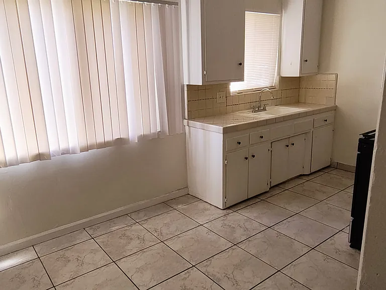 3839 Stevely Ave #4 — Photo 4