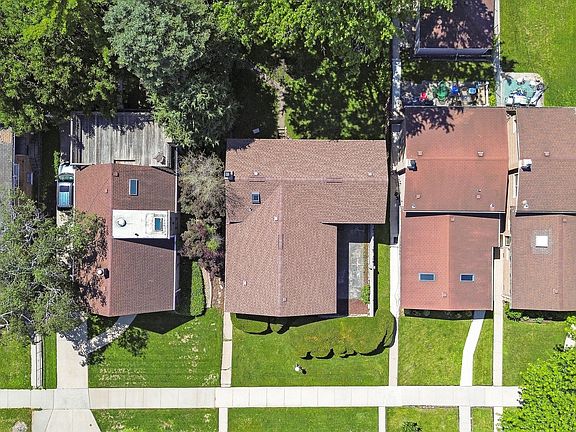 5th image of 9126 S Crandon Ave