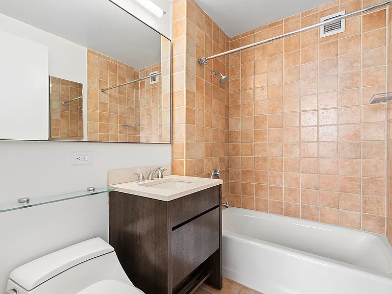 305 E 63rd St #8L — Photo 6