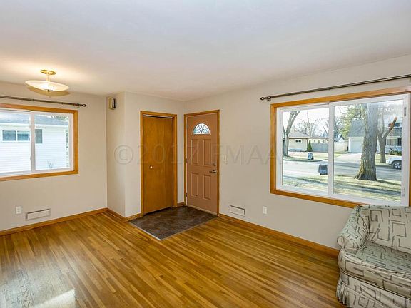 4th image of 1332 16th Ave S