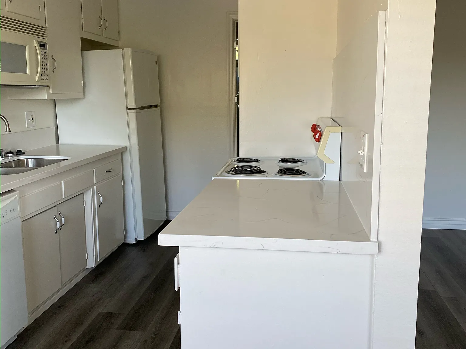 Coast Apts — Photo 3