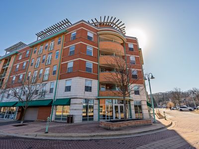 400 Village Cir UNIT 409, Willow Springs, IL, 60480