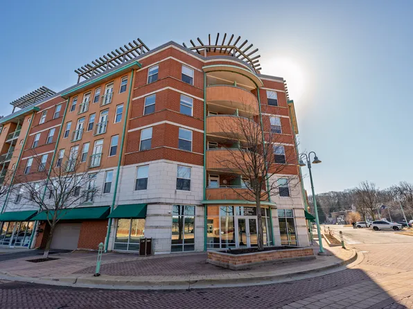 400 Village Cir Unit 409, Willow Springs, IL 60480