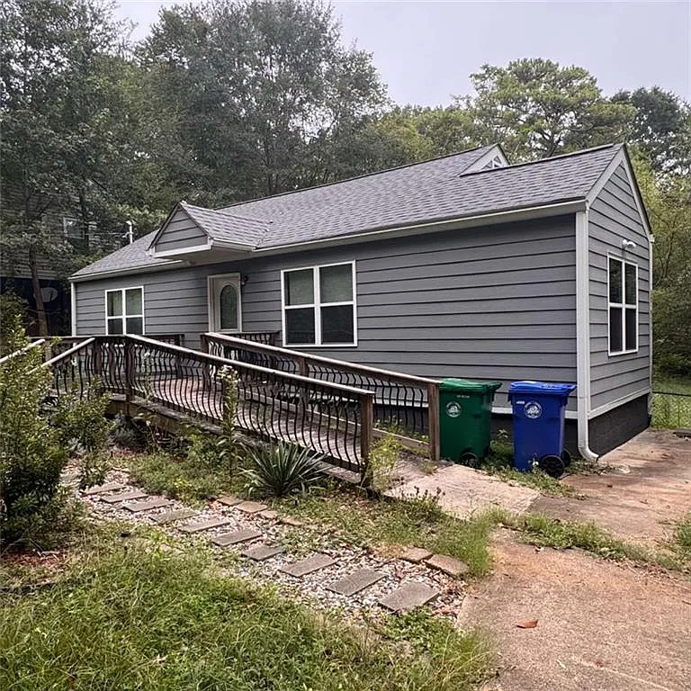 3 bed, 1.0 bath, 1015 sqft, $1,950 — Photo 2