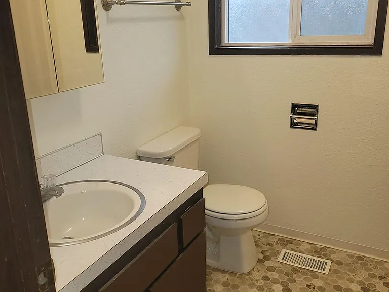 533 Doty St — Photo 2
