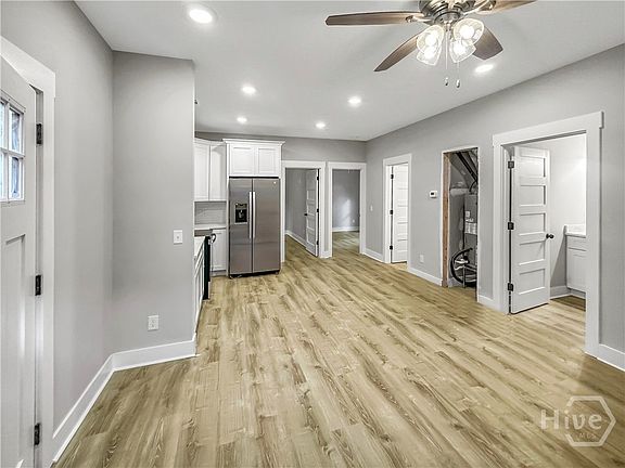 3rd image of 316 W 40th St #E