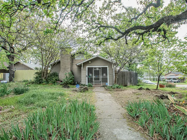 2625 Canton Dr, Fort Worth, TX 76112
